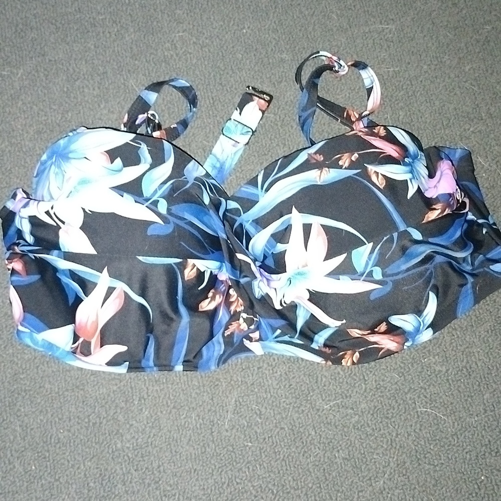 Floral swim top 36DD